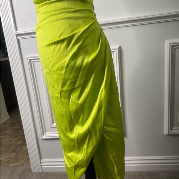 Elliatt Neon Yellow One-Shoulder Dress - Picture 14 of 17